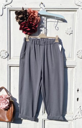 Olasz, lazább szabású nadrág, zsebekkel, szürke színben:))
