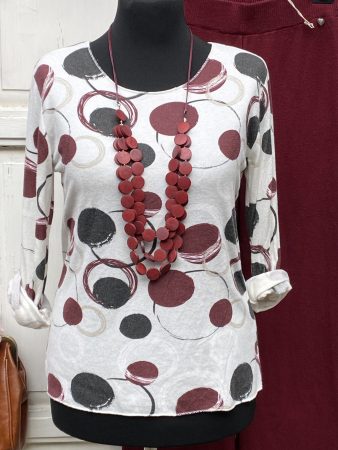 Olasz, finom kötött mintás felső, világos bézs alappal:)) Olasz, finom kötött mintás felső, világos bézs alappal:))