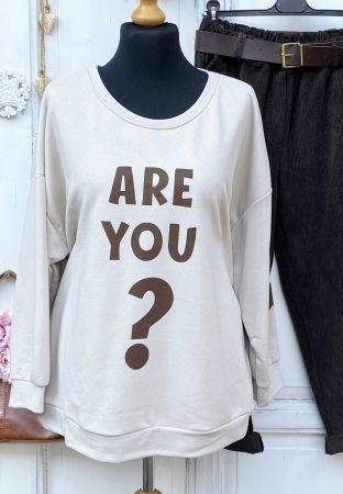 Olasz, Are you ?:)), bézs vidám pulcsi:))