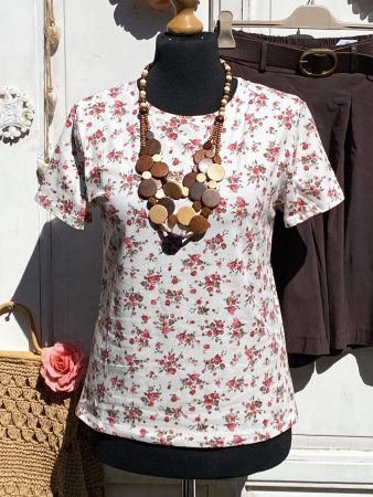 Olasz, virág mintás póló:)) Olasz, virág mintás póló:))