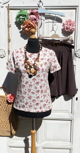 Olasz, virág mintás póló:))