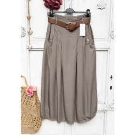   Olasz, elején gombos/zsebes szoknya, cappuccino színben, ajándék övvel:))