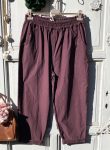 Olasz, bővebb szabású burgundi/szilvás zsebes nadrág:))