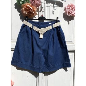   Olasz, vékony farmer rövid nadrág, bővebb szár résszel, ajándék övvel:))