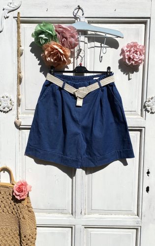 Olasz, vékony farmer rövid nadrág, bővebb szár résszel, ajándék övvel:))