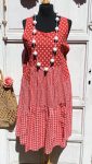   Olasz, kockás/pöttyös/csíkos nyári ruha, piros alappal, némi fodorral:))