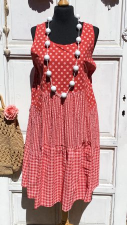 Olasz, kockás/pöttyös/csíkos nyári ruha, piros alappal, némi fodorral:)) Olasz, kockás/pöttyös/csíkos nyári ruha, piros alappal, némi fodorral:))